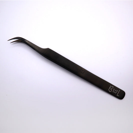 black curved lash tweezer with fiber tip